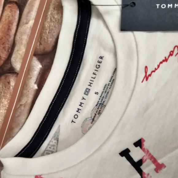 Girl's Tommy Hilfiger Shirt size 5 - Picture 2 of 3